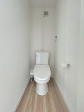 船橋市海神、新築一戸建てのトイレ画像です