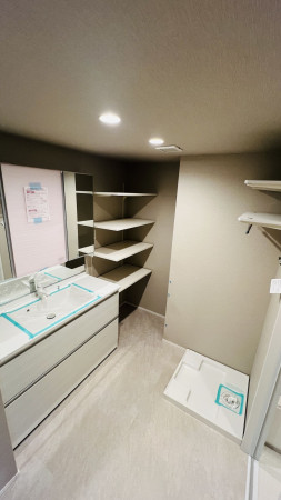 船橋市本町、マンションの洗面画像です