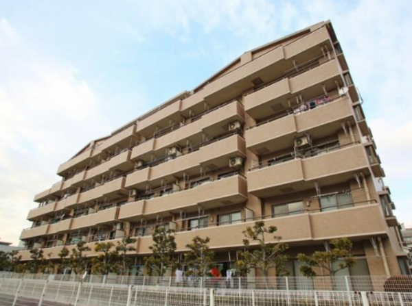 船橋市飯山満町、マンションの外観画像です