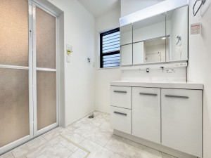 三郷市小谷堀、中古一戸建ての画像です