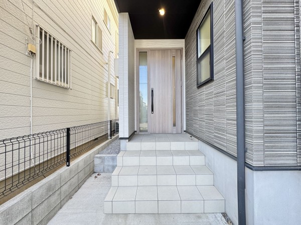 三郷市小谷堀、中古一戸建ての画像です