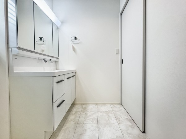 三郷市小谷堀、中古一戸建ての画像です