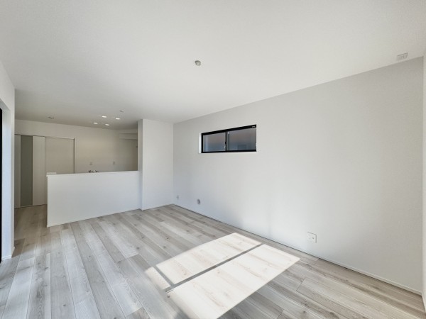 三郷市小谷堀、中古一戸建ての画像です