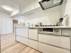 三郷市三郷、マンションの画像です