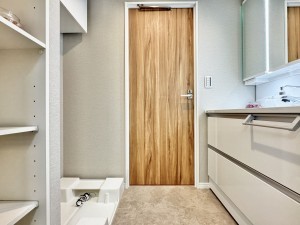 三郷市三郷、マンションの画像です