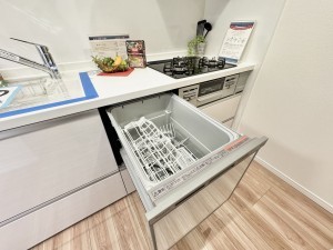 三郷市三郷、マンションの画像です