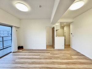 三郷市三郷、マンションの画像です