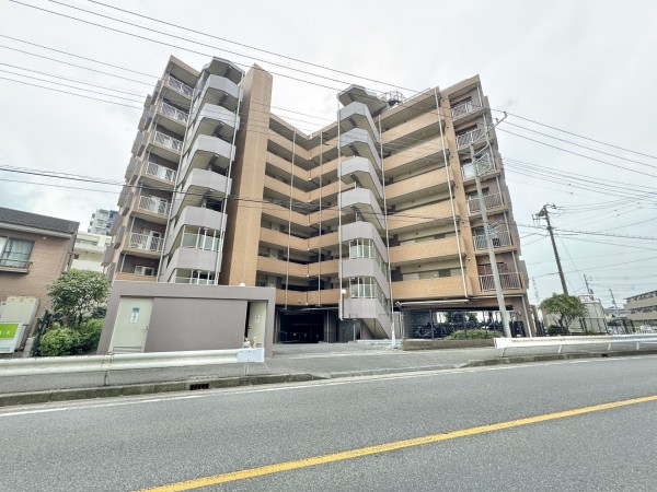 三郷市三郷、マンションの画像です