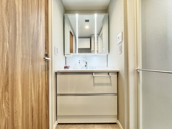 三郷市三郷、マンションの画像です