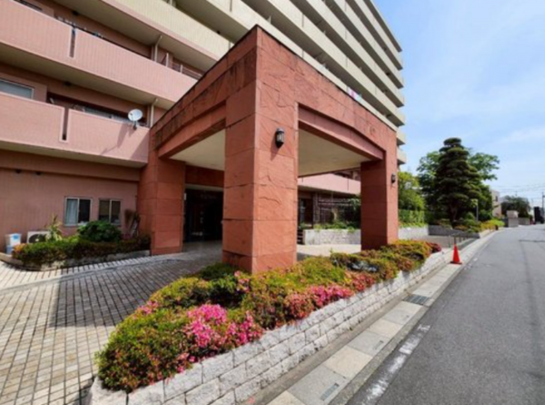 三郷市半田、マンションの画像です