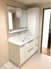 三郷市高州、マンションの画像です