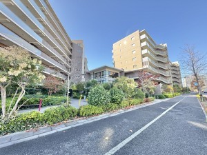 三郷市彦成、マンションの画像です