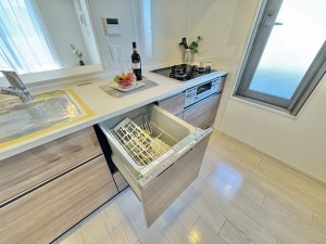 三郷市彦成、マンションの画像です