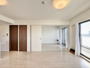 三郷市彦成、マンションの画像です