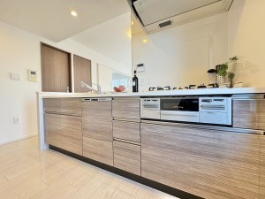 三郷市彦成、マンションの画像です