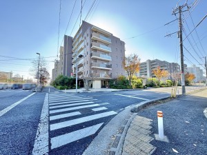 三郷市彦成、マンションの画像です