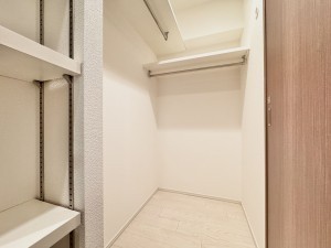 三郷市彦成、マンションの画像です