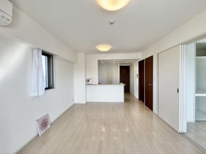 三郷市彦成、マンションの画像です