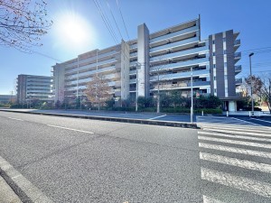 三郷市彦成、マンションの画像です