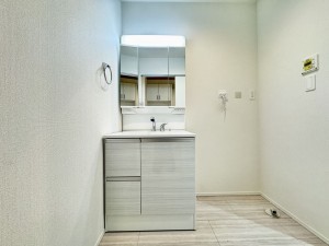 吉川市新栄、新築一戸建ての画像です