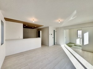 吉川市新栄、新築一戸建ての画像です