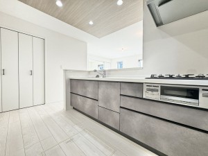 吉川市新栄、新築一戸建ての画像です