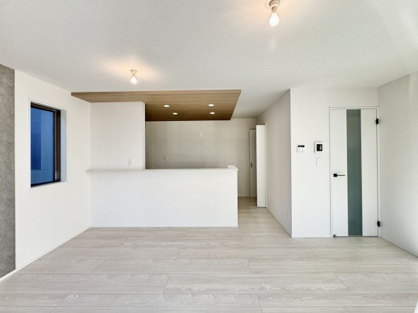 吉川市新栄、新築一戸建ての画像です