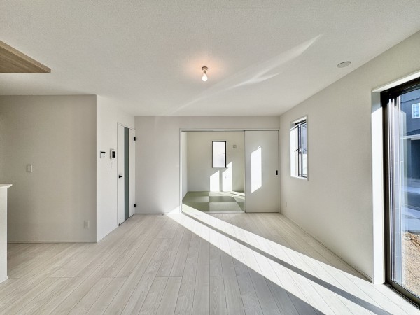 吉川市新栄、新築一戸建ての画像です