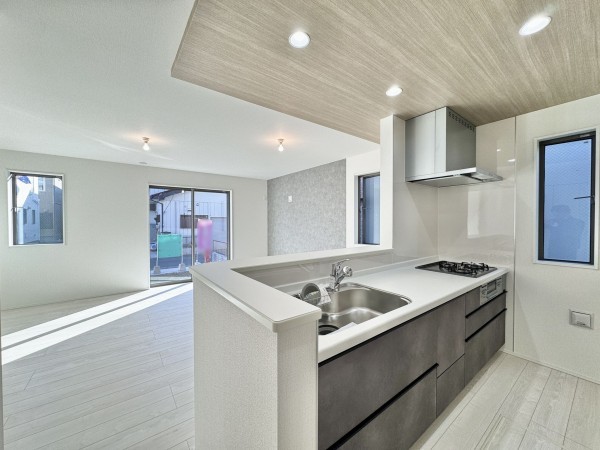 吉川市新栄、新築一戸建ての画像です