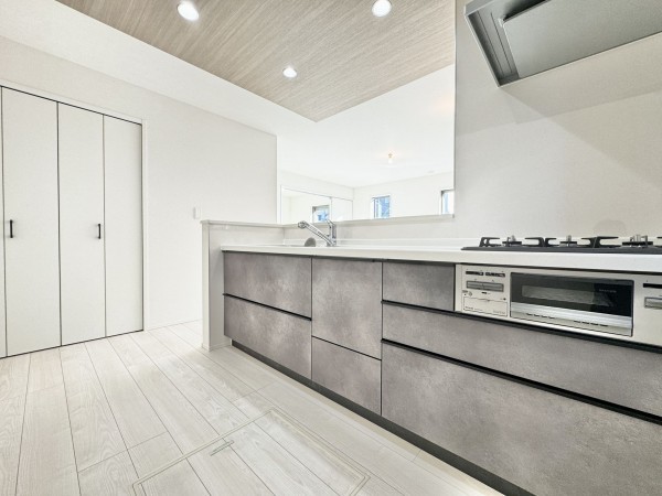 吉川市新栄、新築一戸建ての画像です