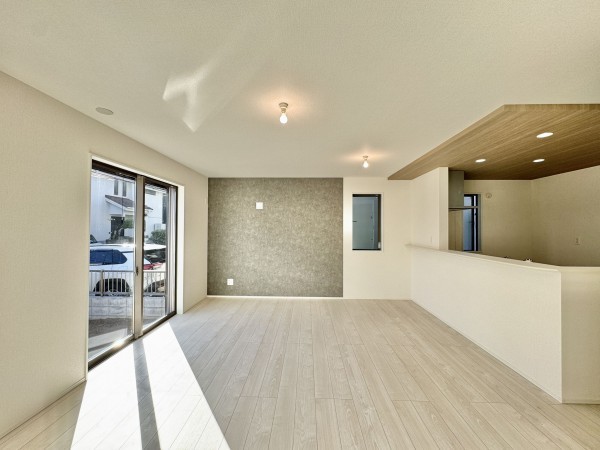 吉川市新栄、新築一戸建ての画像です