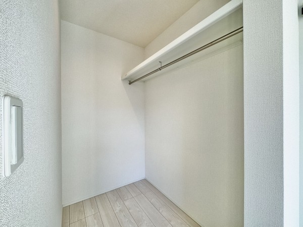 吉川市新栄、新築一戸建ての画像です