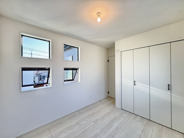 吉川市新栄、新築一戸建ての画像です