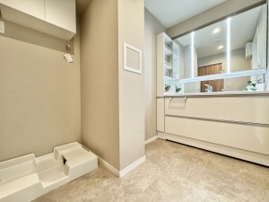 三郷市三郷、マンションの画像です