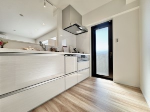 三郷市三郷、マンションの画像です