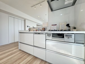 三郷市三郷、マンションの画像です