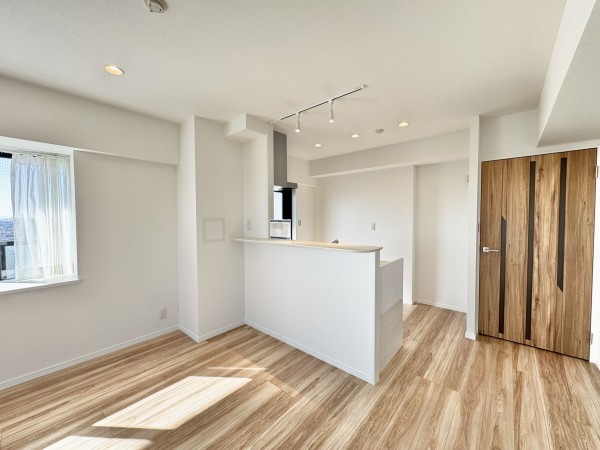 三郷市三郷、マンションの画像です