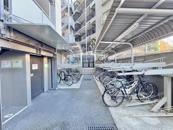 三郷市三郷、マンションの画像です