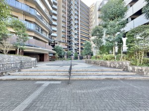 三郷市中央、マンションの画像です