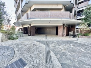 三郷市中央、マンションの画像です
