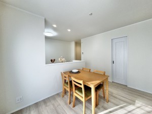 吉川市新栄、新築一戸建ての画像です