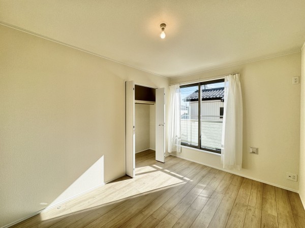 吉川市新栄、新築一戸建ての画像です