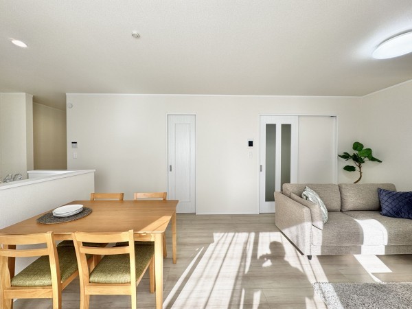 吉川市新栄、新築一戸建ての画像です