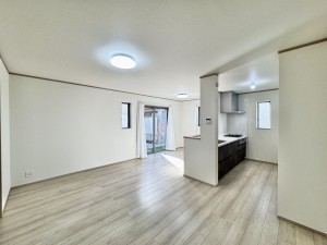 吉川市新栄、新築一戸建ての画像です