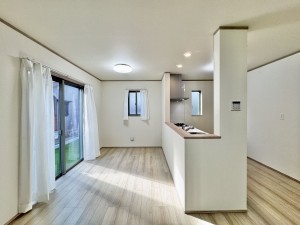 吉川市新栄、新築一戸建ての画像です