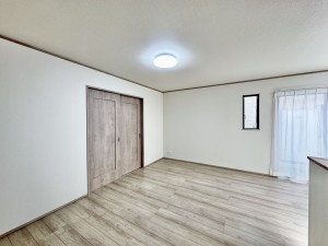 吉川市新栄、新築一戸建ての画像です