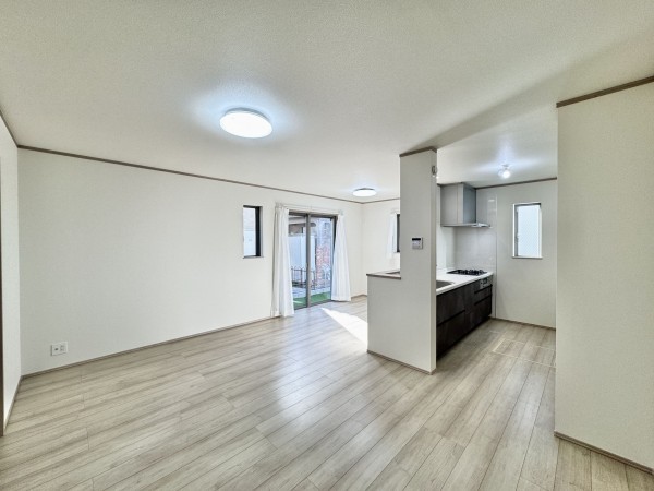 吉川市新栄、新築一戸建ての画像です