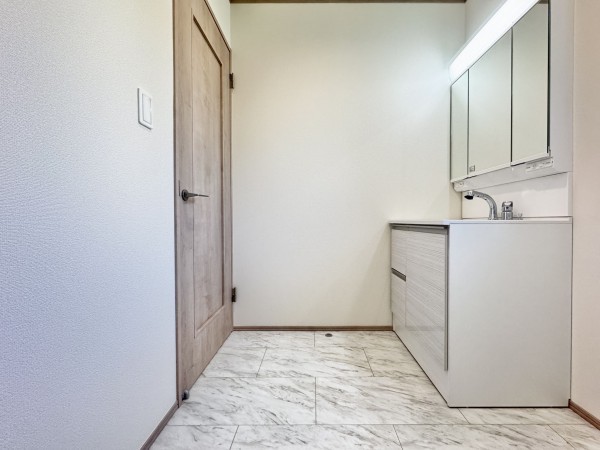 吉川市新栄、新築一戸建ての画像です