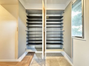 吉川市栄町、マンションの画像です