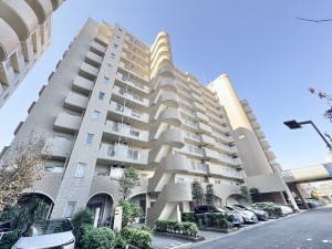 吉川市栄町、マンションの画像です